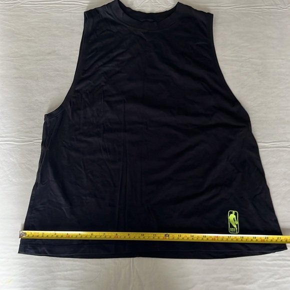 LULULEMON Women’s Classic Black Tank with NBA Logo Size 8/10 - Picture 11 of 11